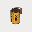 Moment Kodak 6033997 Gold 200 35mm single roll 36 exp 01