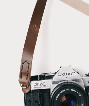 Moment Clever Supply Traditional Camera Strap Chestnut 02