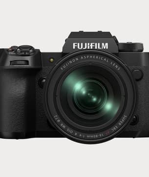 Moment Fujifilm 16781591 X H2 Body Black with XF16 80mm F4 R OIS WR Lens Kit 02