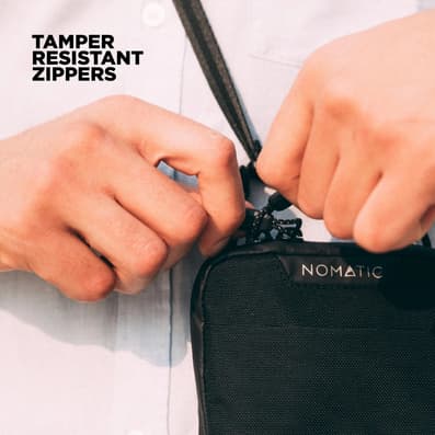 Moment ACTPCH BLK 01 Nomatic Access Pouch lifestyle 06