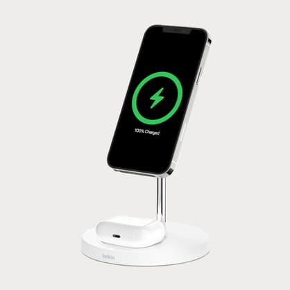 Moment Belkin WIZ010tt WH 2 in 1 Wireless Charging Stand with Mag Safe White 02