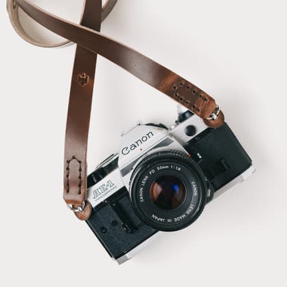 Moment Clever Supply Traditional Camera Strap Chestnut 01