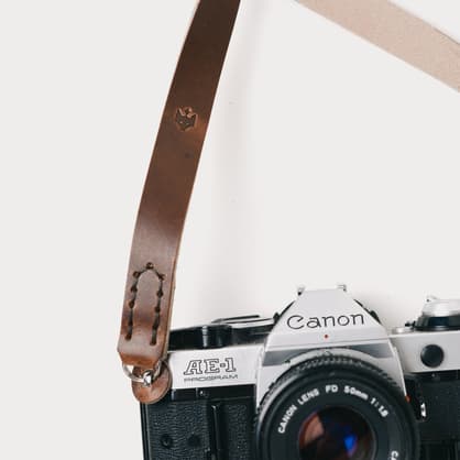 Moment Clever Supply Traditional Camera Strap Chestnut 02