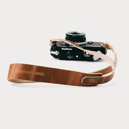 Moment Clever Supply Traditional Camera Strap English Tan 02