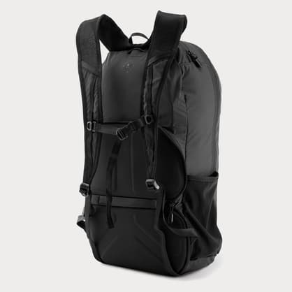 Moment Nomatic NVCOLL BLK 01 Navigator Collapsible Backpack 02