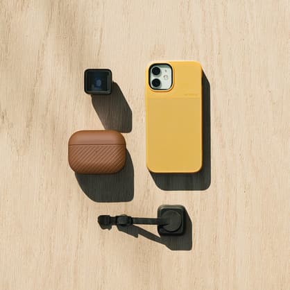 Moment Essentials Set for Airpods in Yellow/Cognac