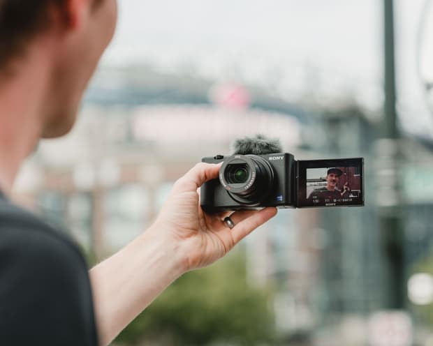 The Best Vlogging Cameras for YouTubers & Content Creators