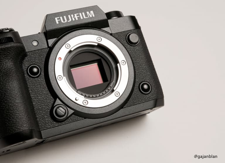 Moment Fujifilm 16757045 X H2 Mirrorless Digital Camera Body Only Lifestyle