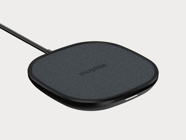 Moment Mophie 401305902 Wireless Charging Pad 15w lifestyle 04