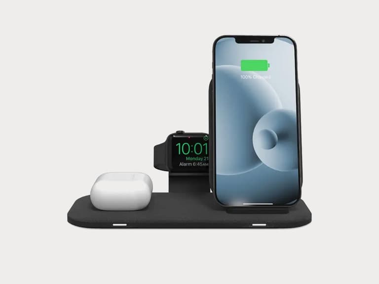 Moment mophie 401305840 Wireless Charging Stand Plus Pad lifestyle 02