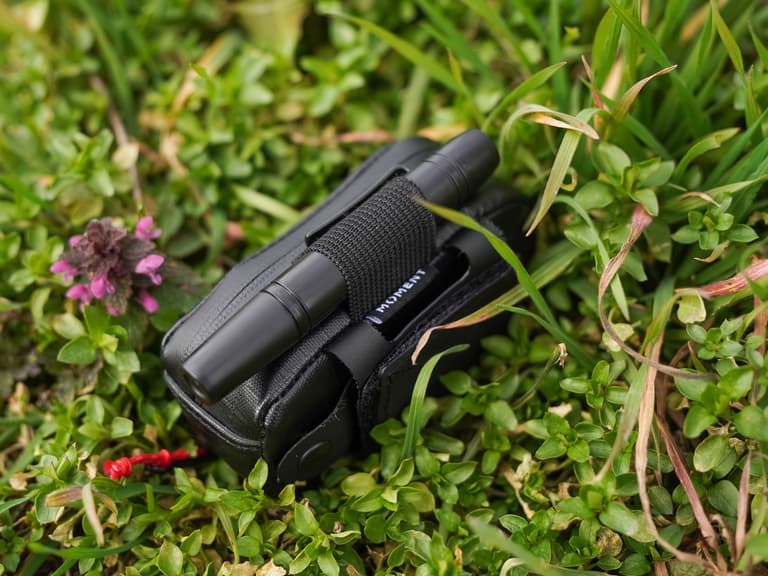 Moment attachable lens pouch V1 1 lifestyle 03