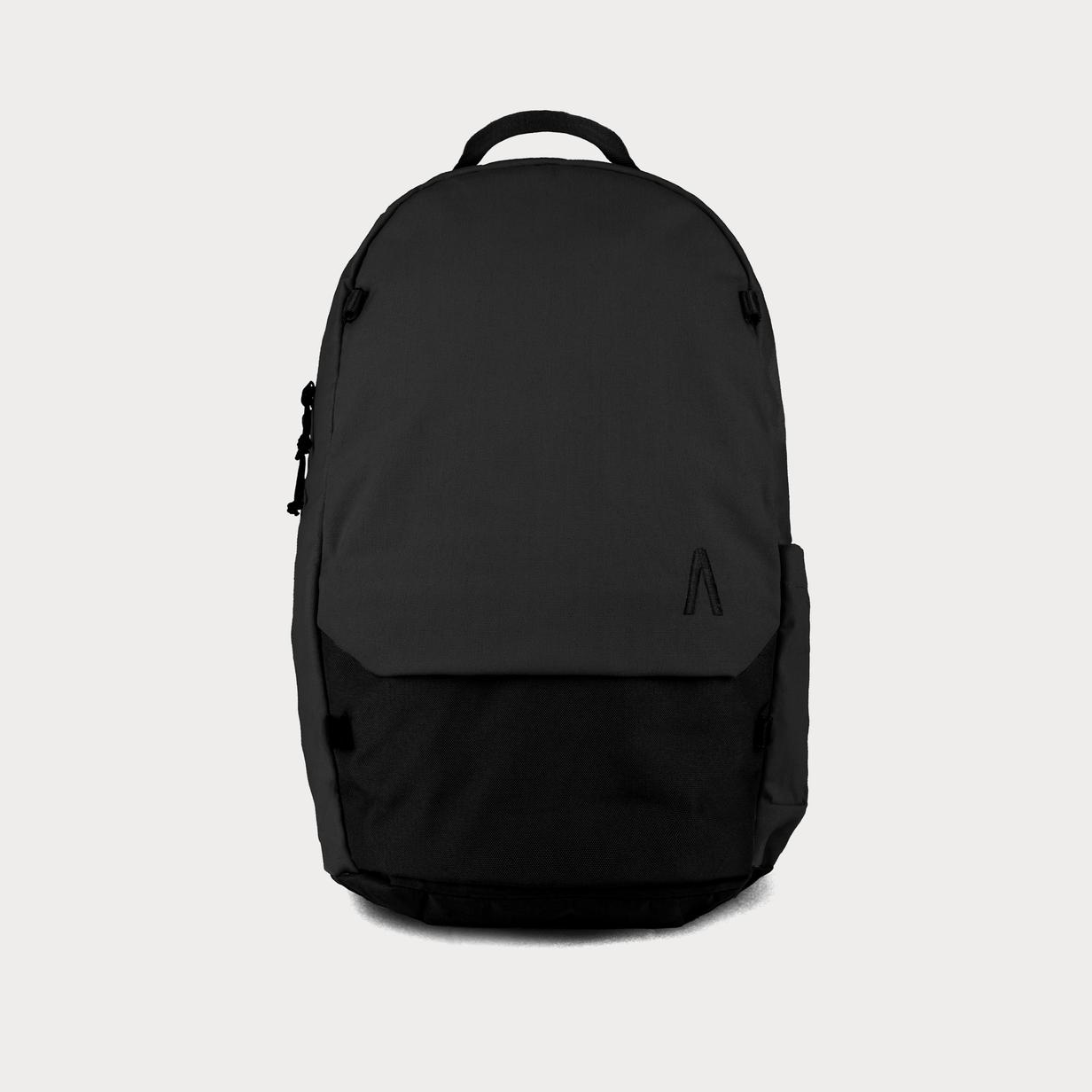 Moment DPS CD BLK Rennen Recycled Laptop Daypack 22 L Black 01