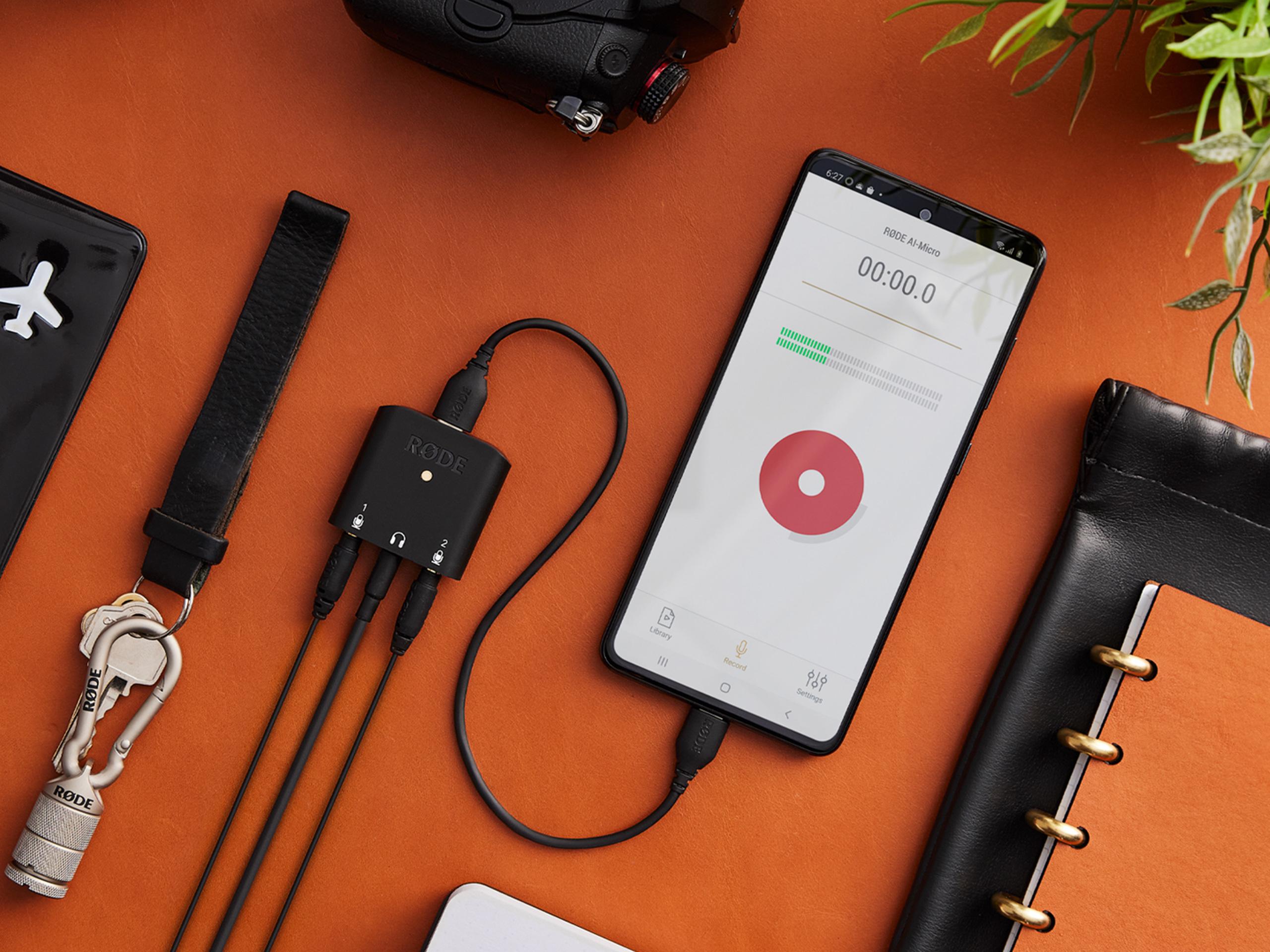 Moment Rode SC22 0 3m USB C to USB C Cable lifestyle 01